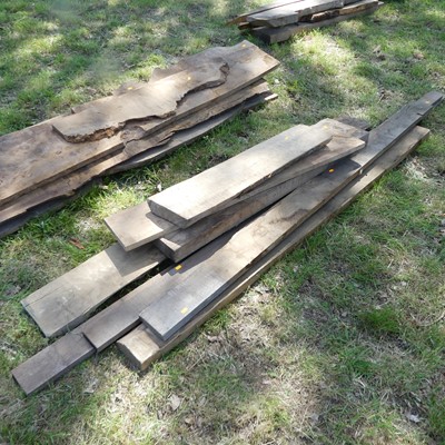 Lot 550 - A quantity of sawn oak plank sections, various...