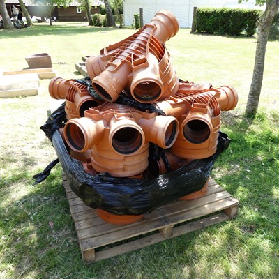 Lot 407 - A quantity of 150mm drainage base chambers