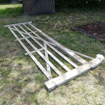 Lot 572 - A white painted five-bar gate