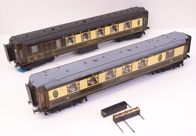Lot 237 - Two Leeds 0 gauge Pullman coaches, to include...