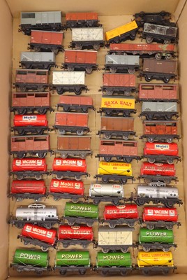 Lot 628 - One tray containing various Hornby Dublo 2 and...
