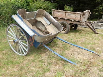 Lot 702 - A late Victorian governess cart, having...