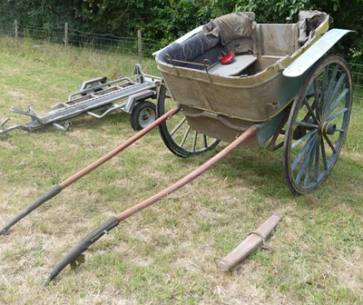 Lot 703 - A late Victorian governess cart, having...