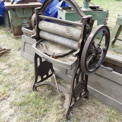 Lot 705 - A Taywil cast iron mangle