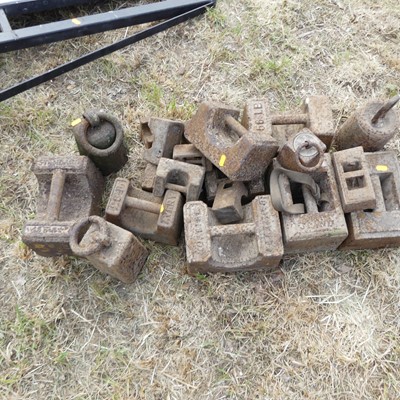 Lot 641 - A quantity of iron sack scale weights