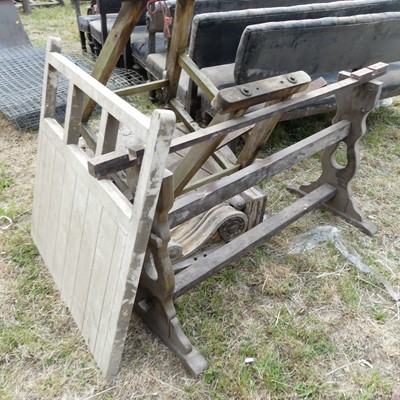 Lot 580 - Assorted timber, to include various mouldings,...