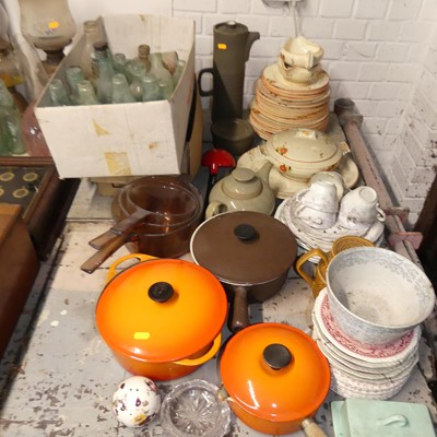 Lot 760 - A mixed lot to include French enamel saucepan,...
