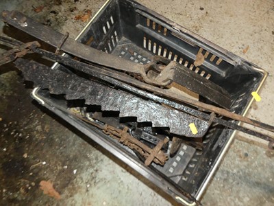 Lot 735 - A quantity of Victorian iron hunting traps