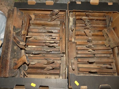 Lot 726 - A large quantity of moulding planes in five boxes
