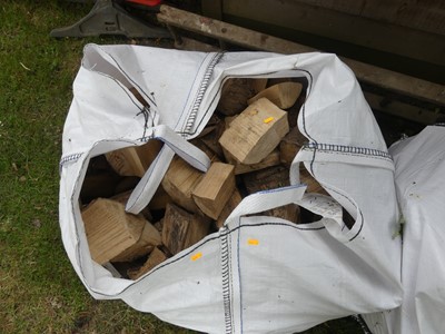 Lot 559 - A grab bag containing seasoned firewood