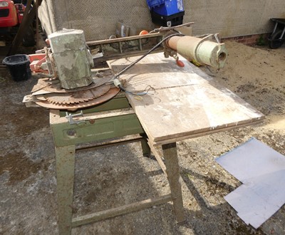 Lot 422 - A Dewalt three phase radial arm saw