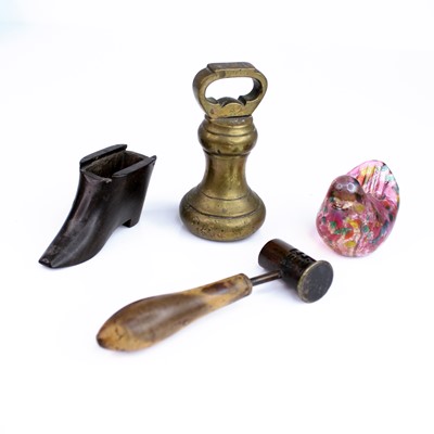 Lot 200 - A collection of miscellaneous items, to...