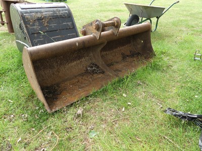 Lot 404 - A wide digger bucket, w.58"