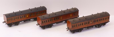 Lot 268 - A rake of three Leeds 0 gauge coarse scale...