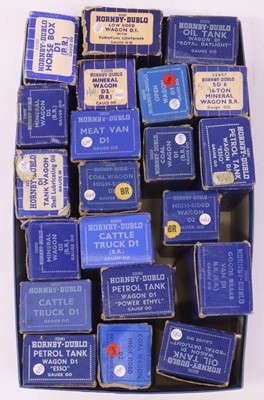 Lot 624 - Approx 20 Hornby Dublo 3-rail tinplate wagons...