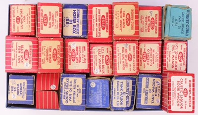Lot 623 - A collection of various Hornby Dublo gauge...