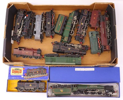 Lot 622 - A collection of various Hornby Dublo 2 and...