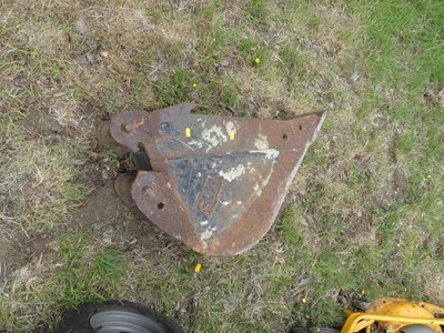 Lot 401 - A cast iron small profile digger bucket, w.8"