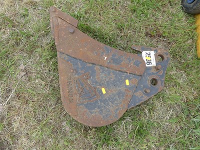 Lot 400 - A Rhinox cast iron small profile 8" digger bucket