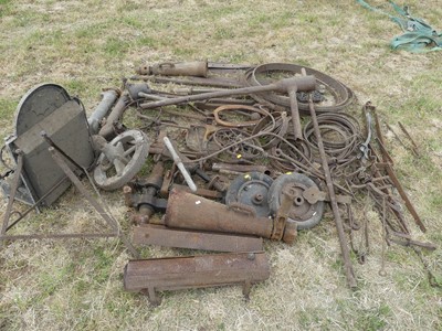 Lot 717 - A large quantity of mixed vintage bygones and...