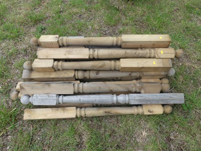 Lot 581 - A large quantity of pine balustrade posts