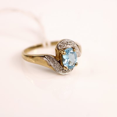 Lot 234 - A ladies 9 carat yellow gold dress ring, the...