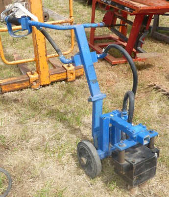 Lot 339 - A pneumatic floor scabbler