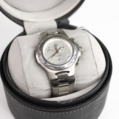 Lot 256 - A ladies Tag Heuer 200 Professional quartz...