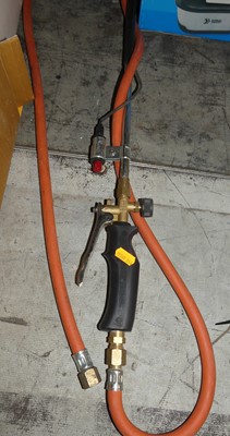 Lot 46 - A professional hand operated heat gardening tool