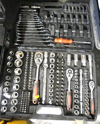 Lot 98 - An extensive socket and drill bit set