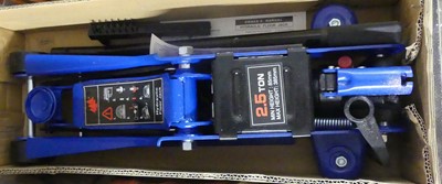 Lot 100 - A 2.5-ton hydraulic floor trolley jack