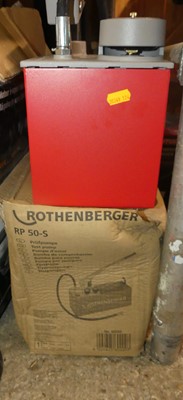 Lot 124 - A Rothenberger RP50-S test pump