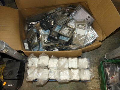 Lot 131 - A large quantity of chrome and plastic light...
