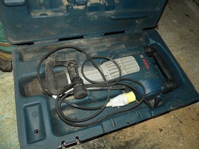 Lot 139 - A Bosch heavy duty professional demolition...