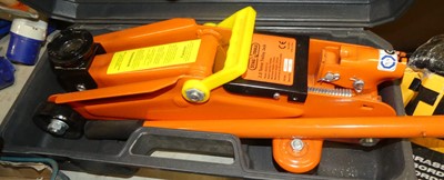 Lot 148 - A Stag Tools 2-ton trolley jack in case