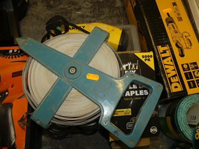 Lot 189 - A quantity of mixed tools, to include staple...