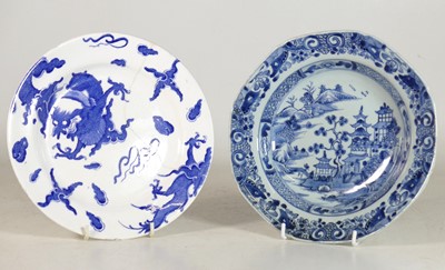 Lot 78 - A Chinese export blue and white porcelain bowl,...