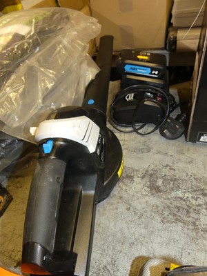 Lot 196 - A MacAllister 18volt leaf blower