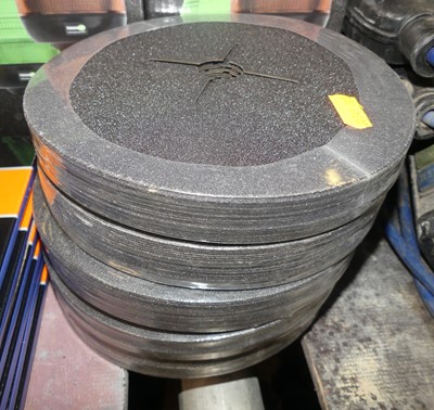 Lot 204 - A quantity of 100-grit sanding discs