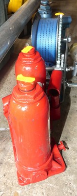 Lot 243 - Three various 5-ton hydraulic jacks; and a...
