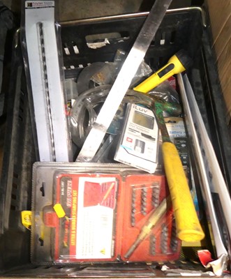 Lot 250 - A quantity of mixed tools, rawls, safety...