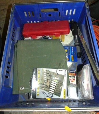 Lot 254 - A quantity of mixed tools and spares, to...