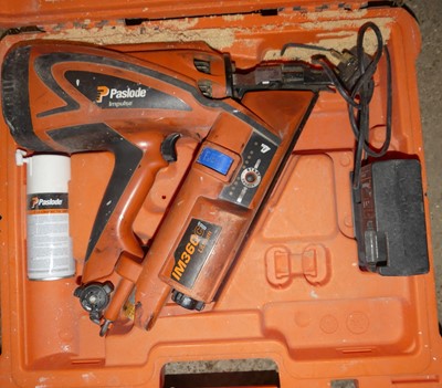 Lot 259 - A Paslode IM360CI lithium impulse nail gun