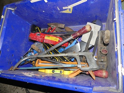 Lot 266 - A quantity of mixed builders and carpentry tools