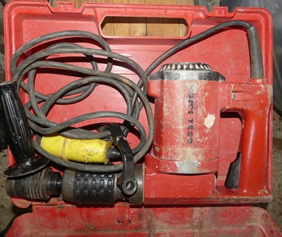 Lot 318 - A Hilti TE22 impact drill