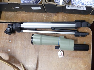 Lot 115 - An Opticron variable zoom spotting scope,...