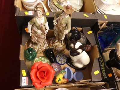 Lot 119 - A collection of ceramics and glass, to include...