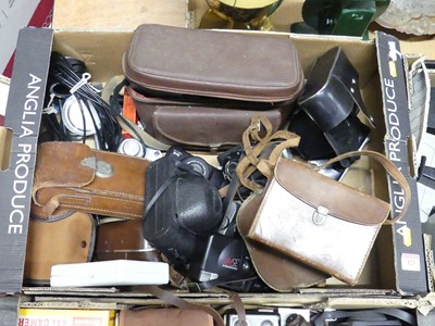 Lot 123 - A collection of cameras, to include a Zenit-e...