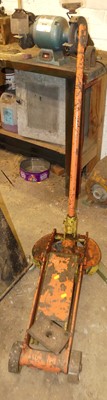 Lot 366 - A trolley jack