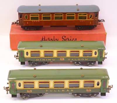 Lot 97 - Three Hornby 0 gauge Pullman coaches to...